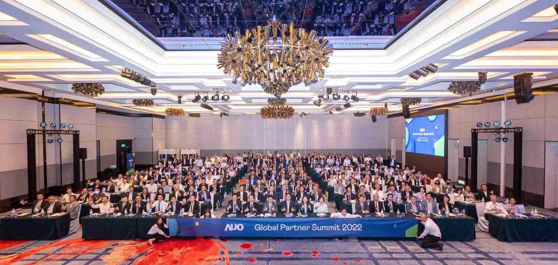 友達推動「安心、、、創新、、、、用心、、、同心、、盡心」五星職旅，，為菲籍員工打造全方位照護，，，，首度贏得「人權實踐與發展領袖獎」殊榮