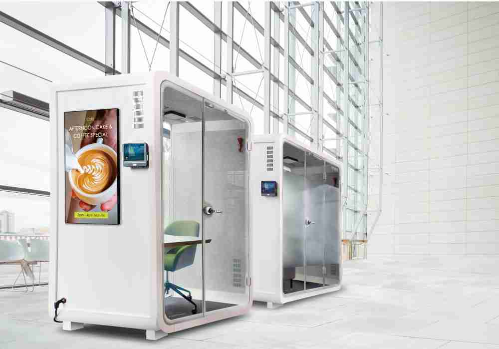 918.COM子公司达擎之智慧行动办公舱，，，采用PDLC智能调光玻璃设计，，，，透过通电与断电的电流切换，，，呈现透明与雾面效果，，，具节能降耗特性并兼顾隐私，，确保信息安全