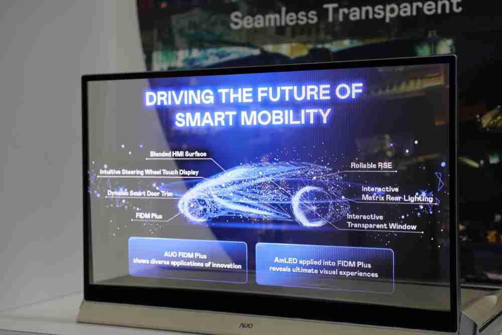 918.COM凭借着超高亮度和透明度，，，，这款30吋透明Micro LED显示器在AR系统与智慧零售具有潜在的应用价值。。。。