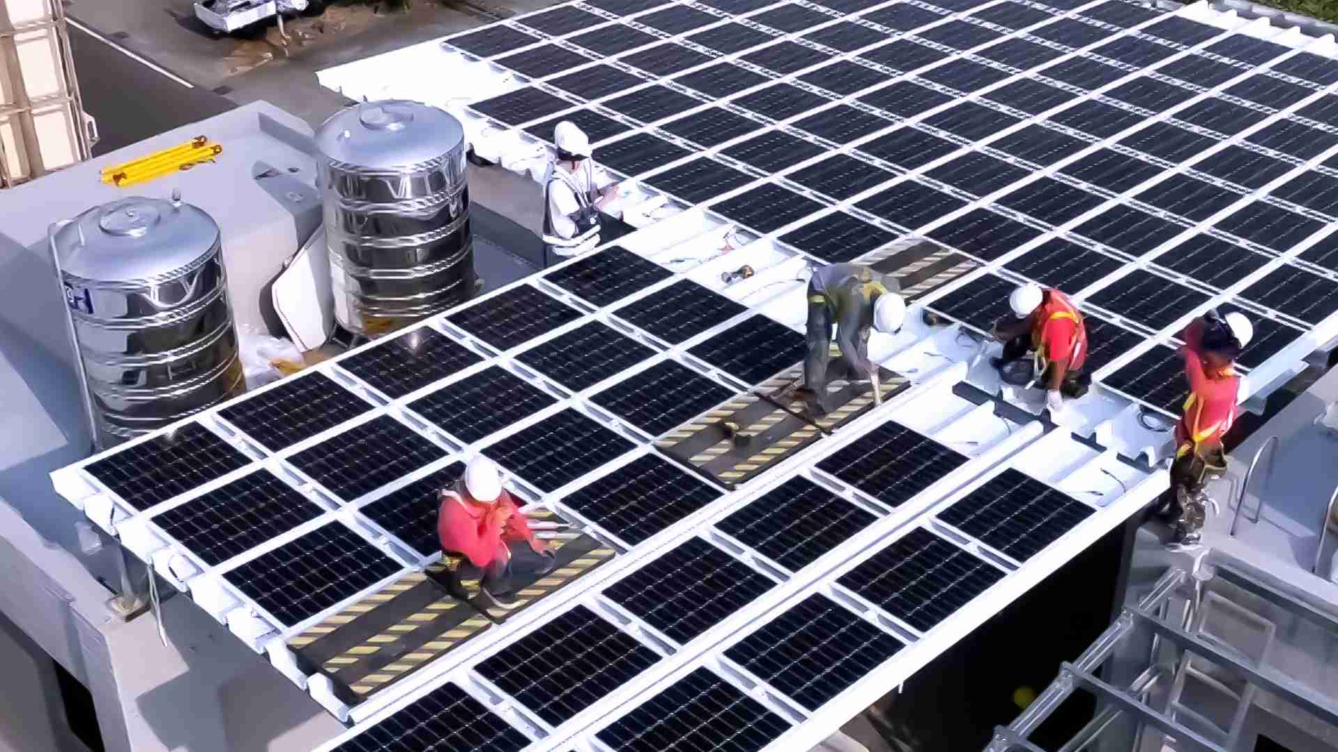 918.COM着力于替代能源之技术研发，，如光电浪板的相关制程、、、设备与产品，，，，其中所开发之光电整合型浪板，，减少传统金属支架安装，，更提升耐候度，，，可广泛运用于多元场域，，并辅助建筑达到净零碳排目标