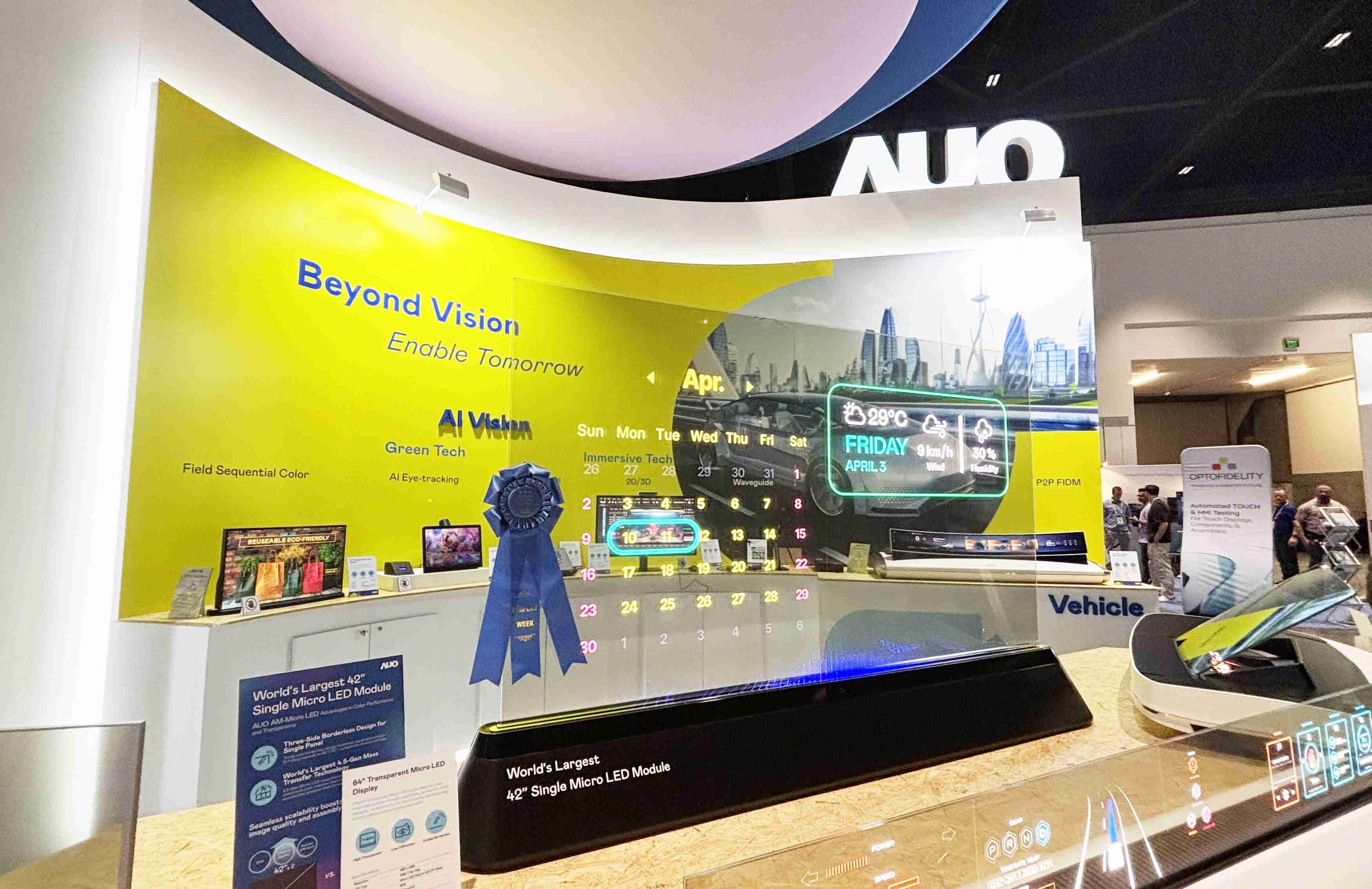 918.COM64吋透明Micro LED显示器获〝最佳Micro LED技术应用奖〞，，其绝妙的透明穿透特性，，，同时具备1,000 nits的高亮度表现，，，，并透过精细的无缝拼接延伸，，，，可依需求灵活应用于多元场域，，展现出Micro LED显示技术划时空的无限潜力